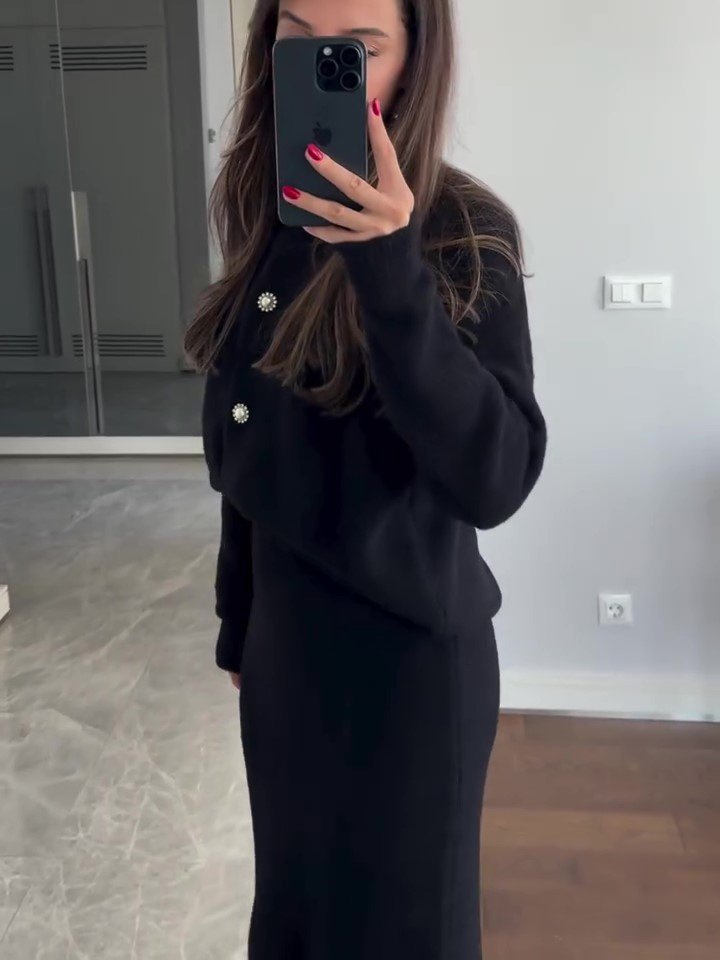 Conjunto de cárdigan y falda de color liso - Image 4