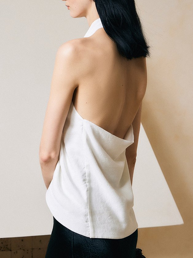 Top sin mangas con cuello halter y detalle cruzado - Image 5