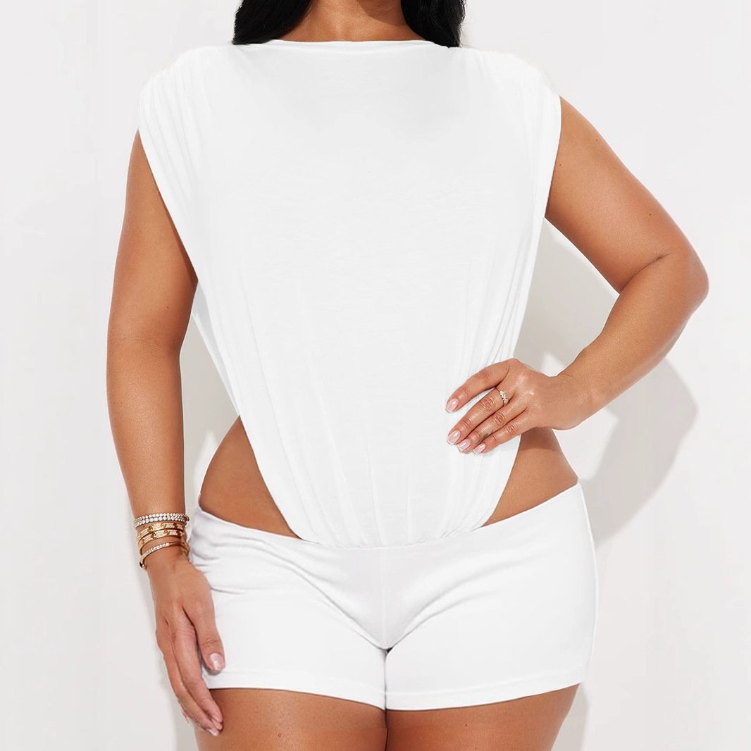 Conjunto de dos piezas sin mangas: top calado y shorts ajustados. - Image 8