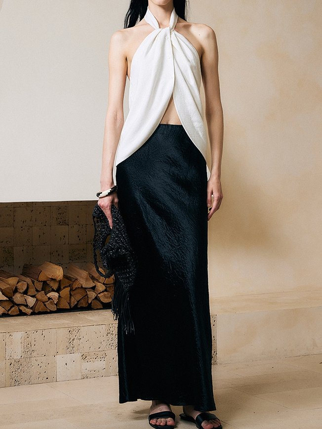 Top sin mangas con cuello halter y detalle cruzado - Image 4