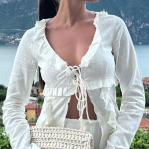 Top con escote en V, volantes y cordones